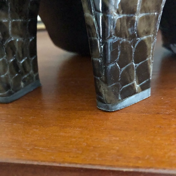 Brown croc design shoes size 8 - Picture 5 of 8